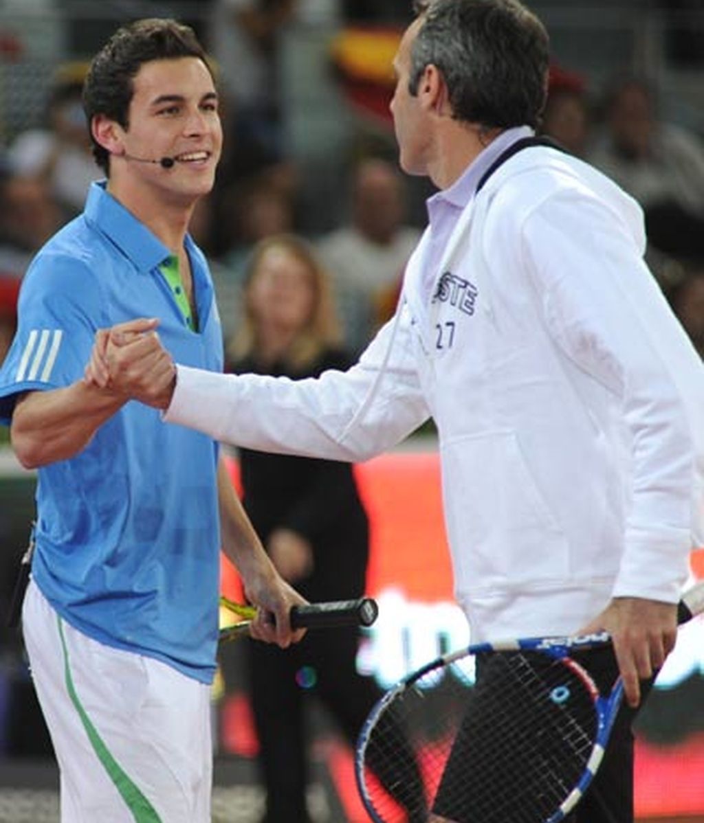 Miguel Ángel Silvestre y Mario Casas, tenistas solidarios
