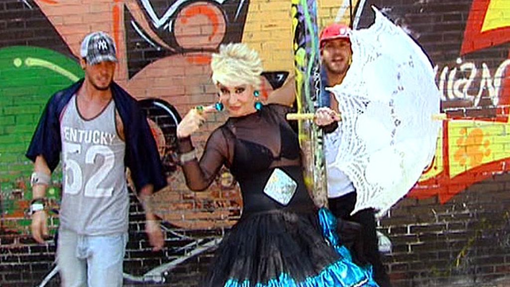 Karmele presenta su vídeoclip y también actúa en directo