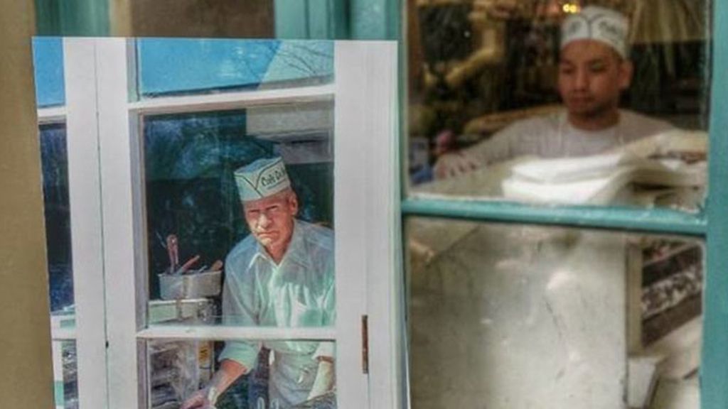 Recrea el album de su abuelo 30 alos después