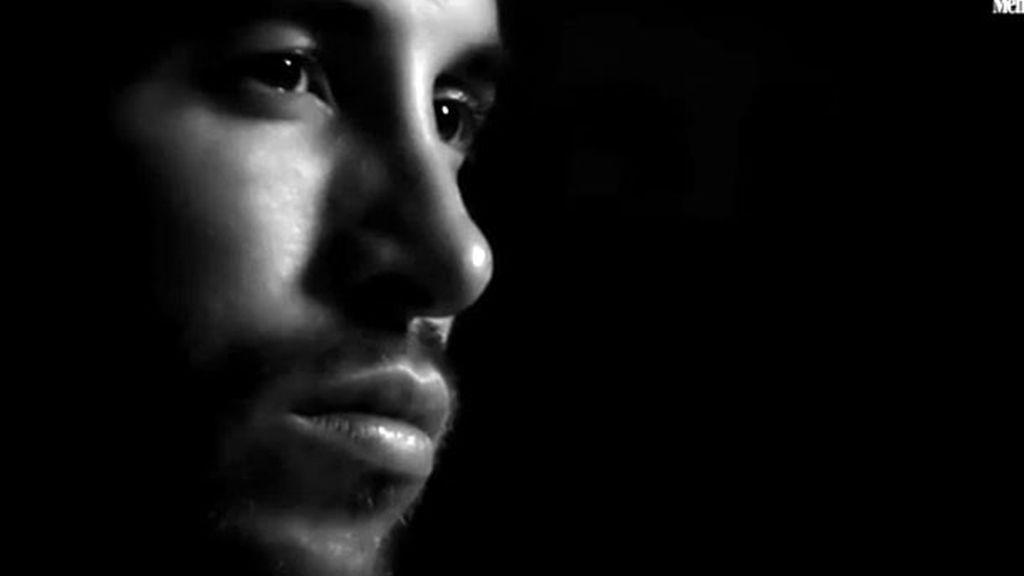 Sergio Ramos, posado de tatoos, músculos y... mensajito: "YO Rubio"