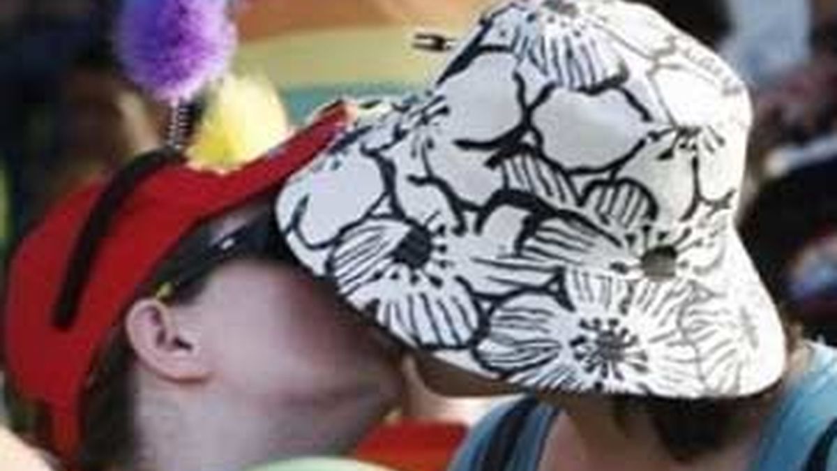 El Orgullo Gay de este año se celebra bajo el lema "una escuela sin armarios" ante los riesgos de exclusión que sufren los adolescentes. FOTO: AP