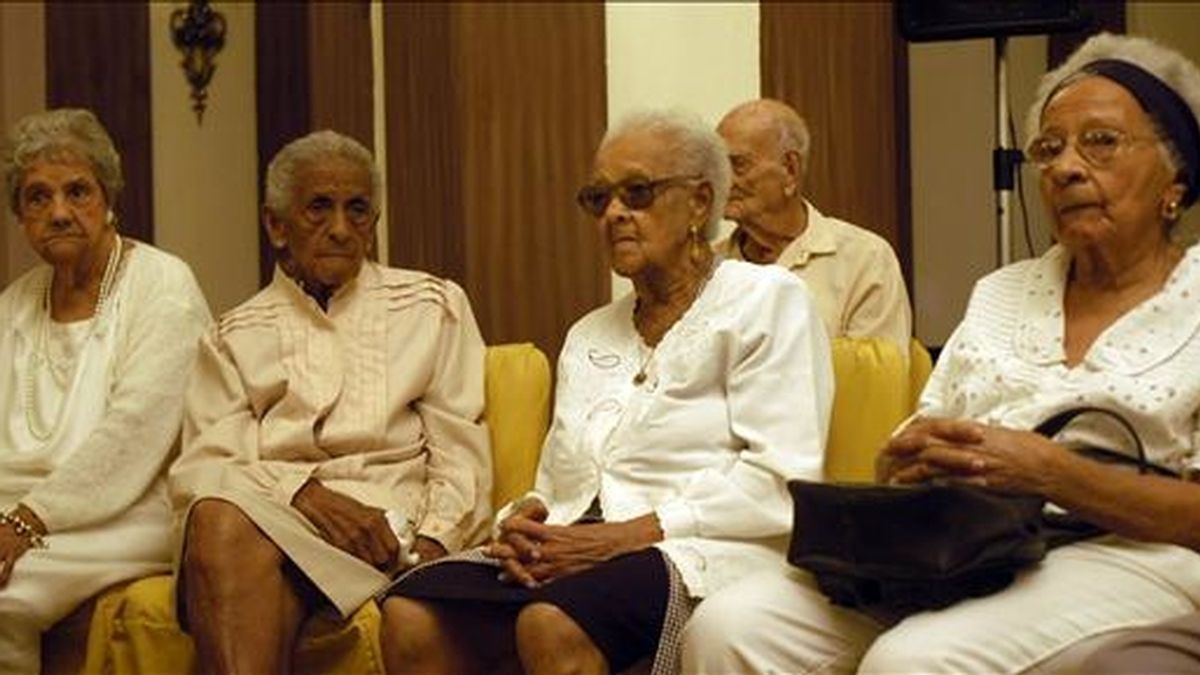 De cada 100 personas que llegan ahora a cumplir 65 años, 68 tienen posibilidades de superar los 80 años de vida. EFE/Archivo