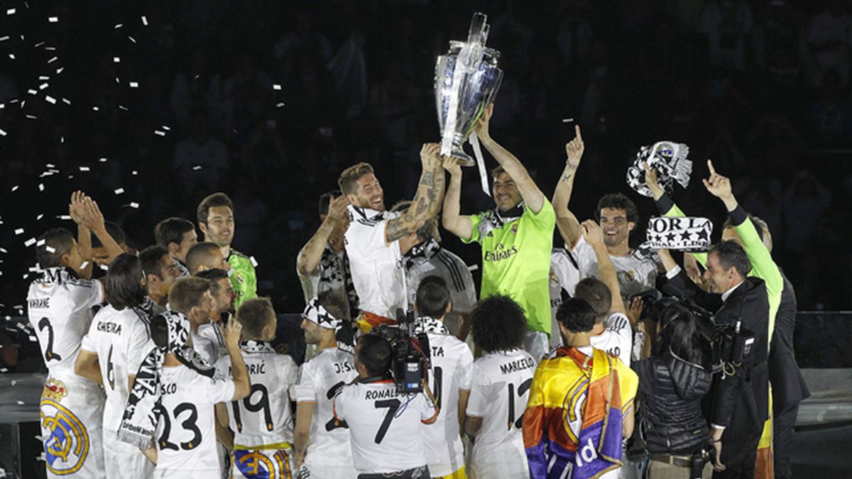 El Real Madrid levanta 'la Décima' en el Bernabéu