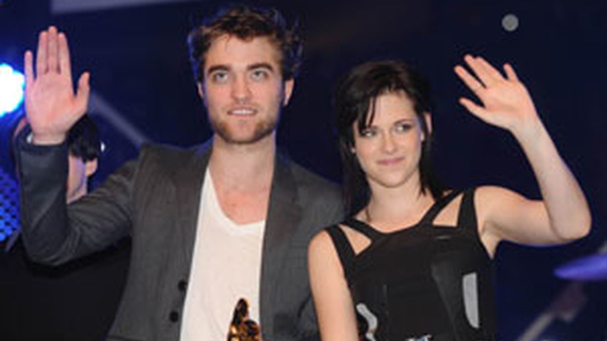 Robert Pattinson y Kristen Stewart durante la promición de 'Luna nueva' FOTO: GTRES