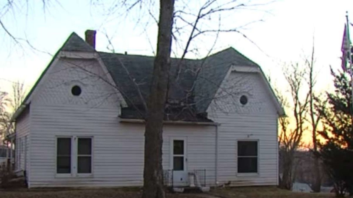 La vivienda familiar donde un niño de cinco años ha matado de un disparo accidental a su hermano de nueve meses