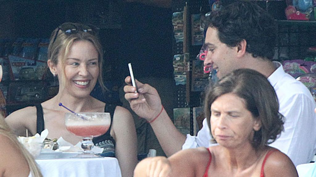 Kylie Minogue, día de relax sin Velencoso