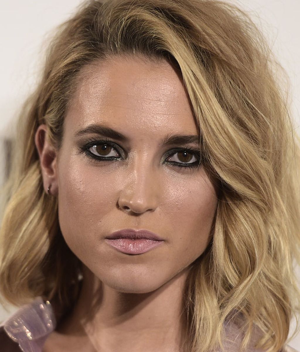 La actriz ya vuelve a posar bajo los ojos, pero sin lucir sonrisa