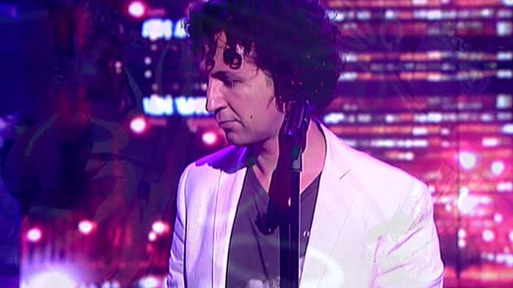 El artista de 'La Voz' canta en 'Sálvame'