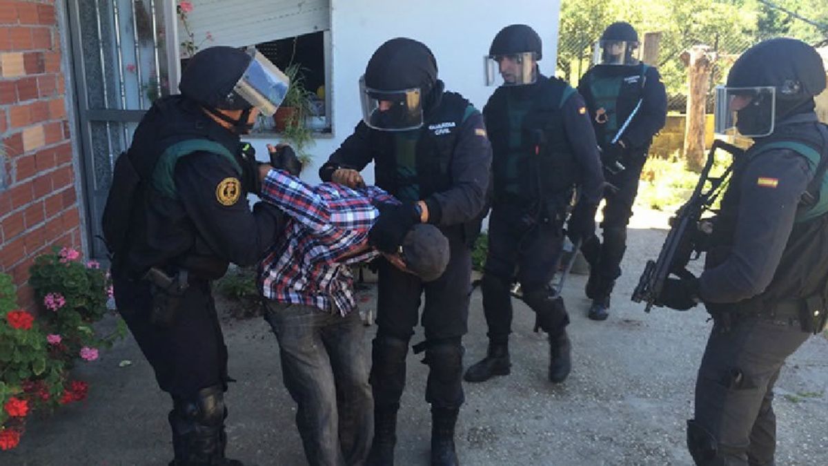 Detenido un hombre que se atrincheró en su casa de Pontevedra con su hijo y su mujer