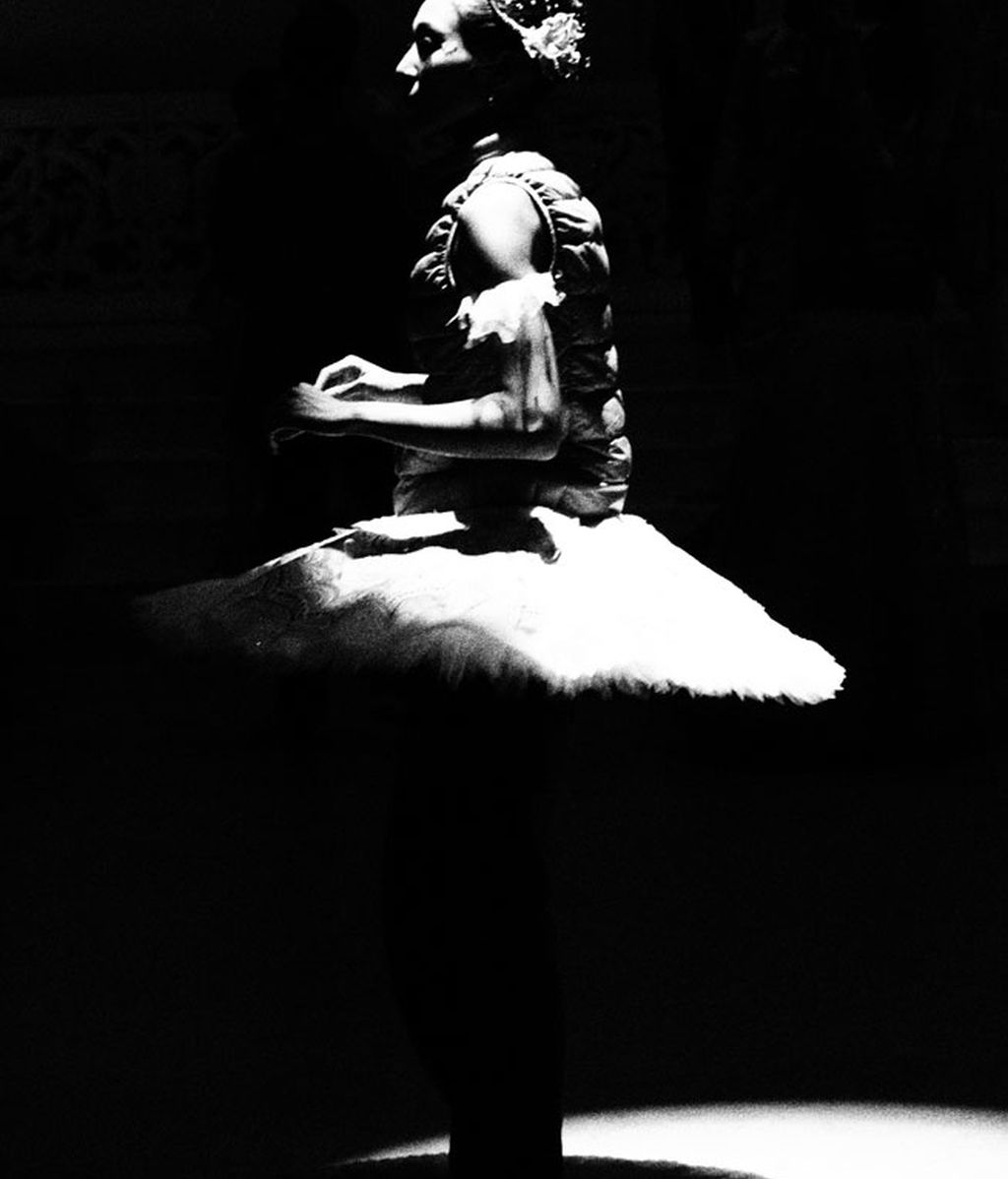 Así calientan los bailarines de Duato antes del ensayo general de 'La Bella Durmiente'