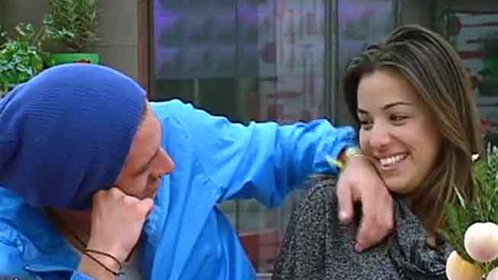 Sus bocas, a tan sólo dos centímetros de distancia