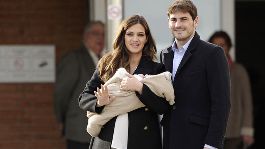 ¡Iker Casillas y Sara Carbonero nos presentan a su hijo Martín!