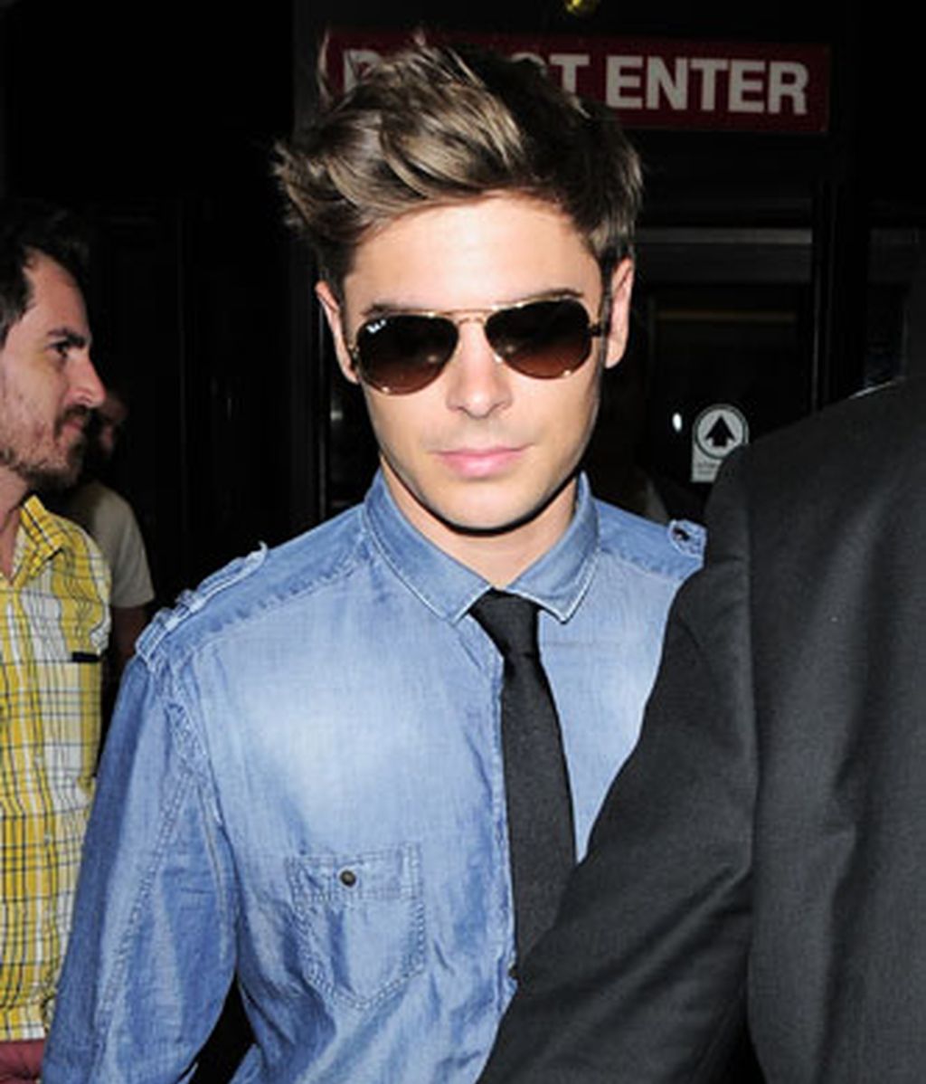 Zac Efron revoluciona el aeropuerto de Los Ángeles