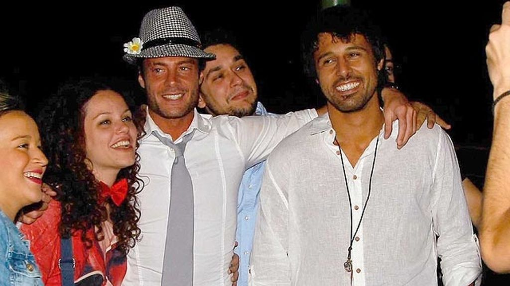 Pepe celebra con sus compañeros su victoria