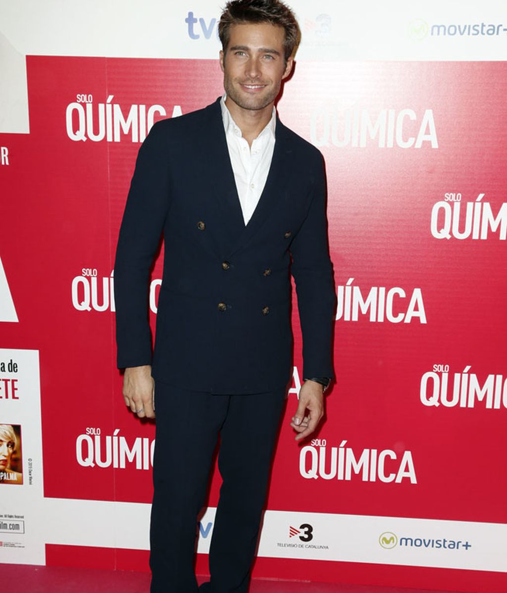 Rodrigo Guirao, el protagonista de la película, con traje azul marino