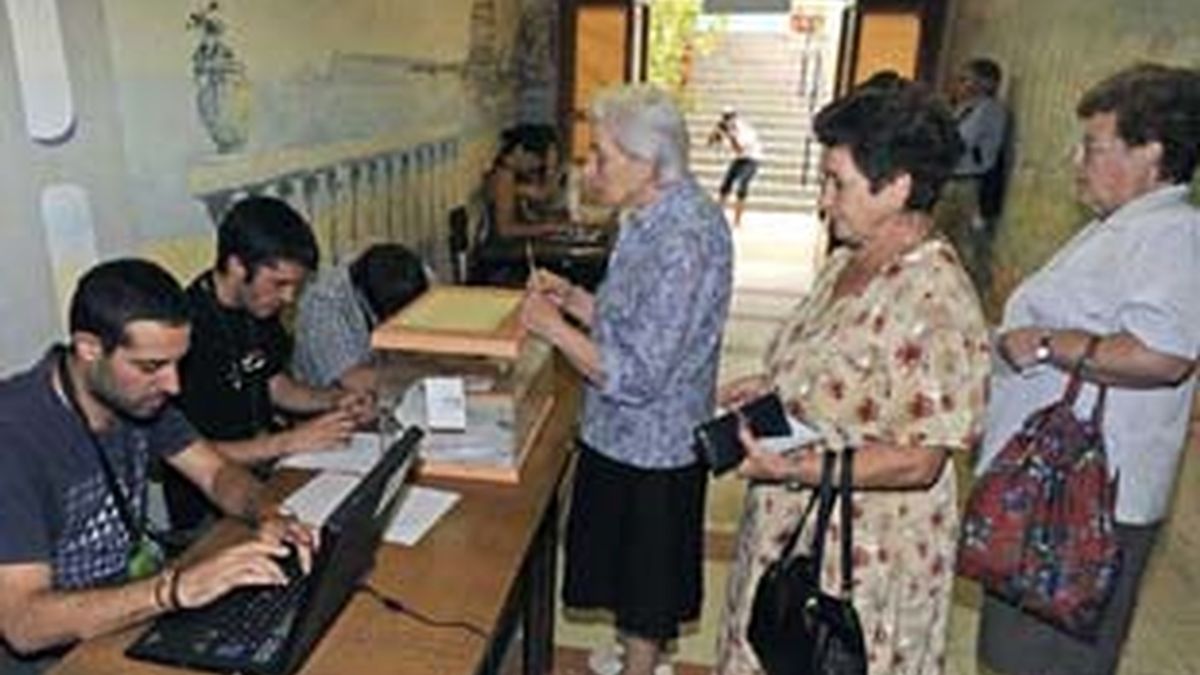 Varias vecinas de Arenys de Munt acuden a votar el pasado 13 de septiembre. Foto:EFE