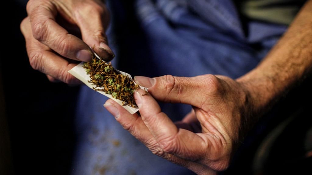 Cuatro detenidos por incitar a un adicto a cruzar la A-7 a cambio de un porro Cuatro detenidos por incitar a un adicto a cruzar la A-7 a cambio de un porro