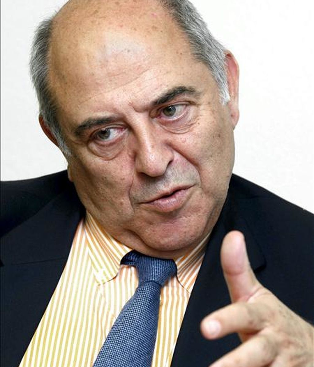 Fotografía de archivo tomada el 13/06/2010 del filósofo José Antonio Marina, quien en una entrevista con Efe mantiene que el fin de la educación debe ser despertar "la inteligencia triunfante" en los niños, y para ayudar a padres y docentes en esa tarea acaba de sacar el primer libro de una colección que es, dice, su "proyecto vital". EFE Fotografía de archivo tomada el 13/06/2010 del filósofo José Antonio Marina, quien en una entrevista con Efe mantiene que el fin de la educación debe ser despertar "la inteligencia triunfante" en los niños, y para ayudar a padres y docentes en esa tarea acaba de sacar el primer libro de una colección que es, dice, su "proyecto vital". EFE