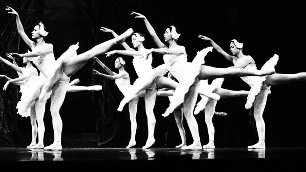 El ensayo general de 'El Lago de los Cisnes' de Alonso, foto a foto