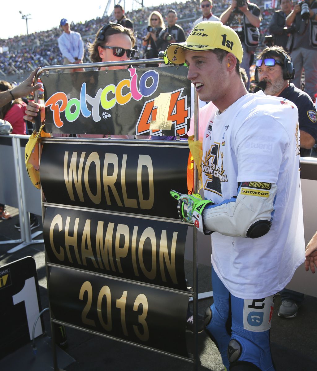 La felicidad de Pol Espargaró, campeón del mundo de Moto2