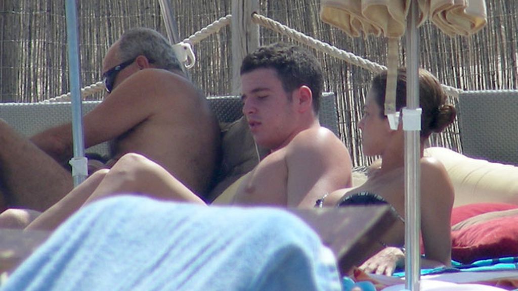 Álex Lequio y Andrea Guasch, en plan tortolitos durante su primer verano juntos