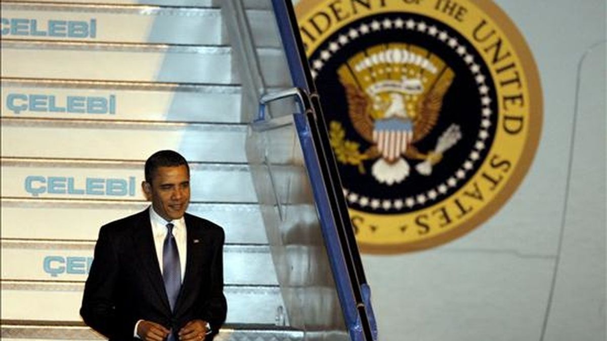 El presidente estadounidense, Barack Obama, tras aterrizar en Ankara. EFE