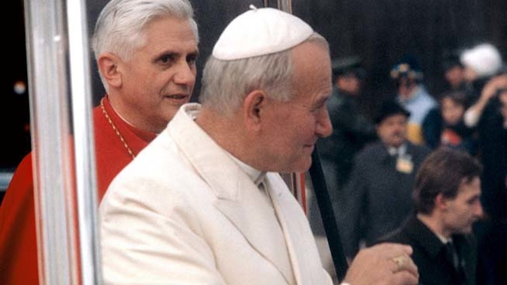 Benedicto XVI renuncia a su papado