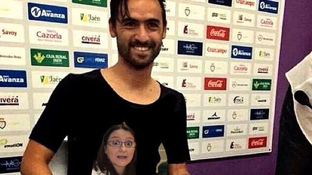 Las nuevas versiones de la camiseta que vestía Nuno Silva en su presentación