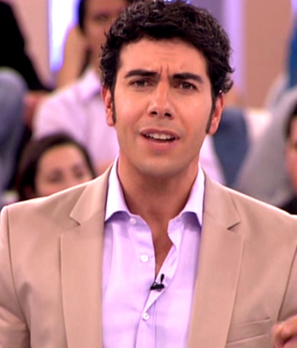 Un chico muy pensativo