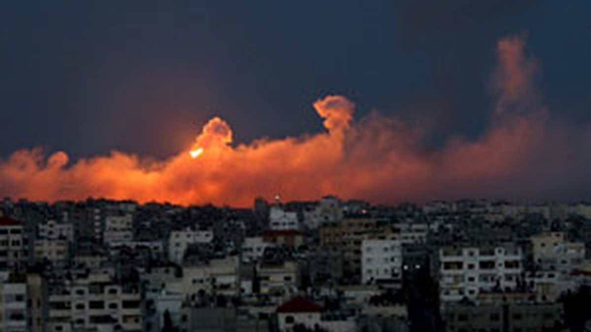 Conitnúan los bombardeos en Gaza catorce días después. Video: Informativos Telecinco.