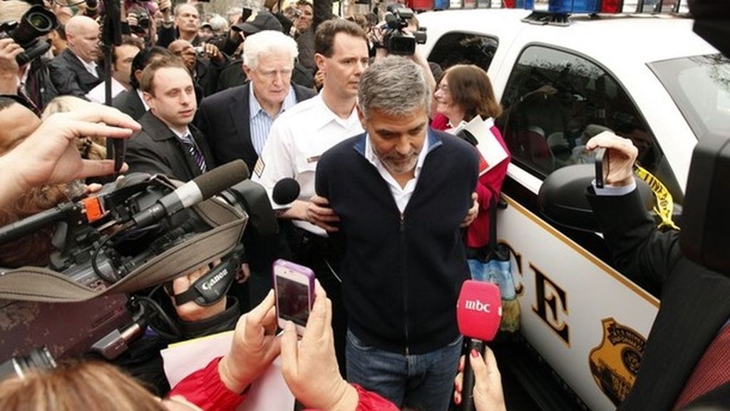 Por manifestarse ante la embajada de Sudán