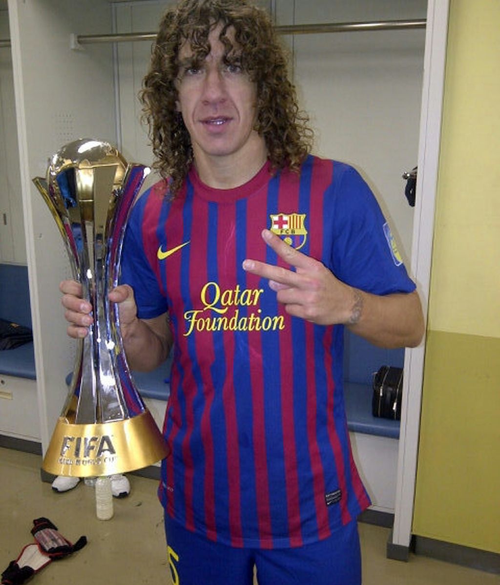 Puyol con la copa del mundialito