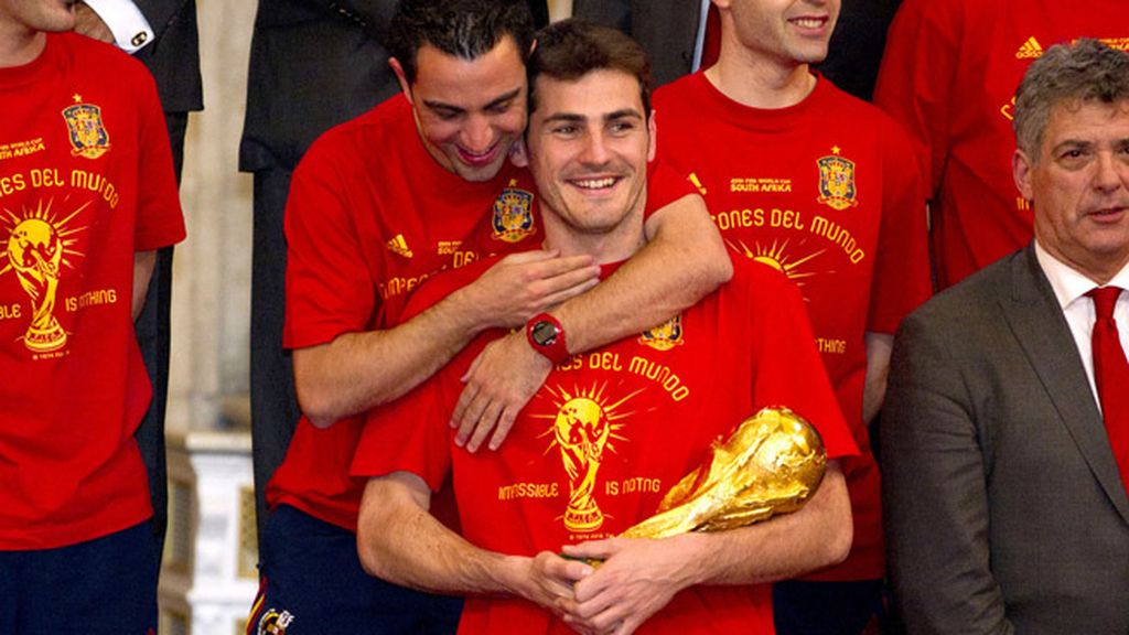 Xavi y Casillas, rivalidad a sonrisas y abrazos