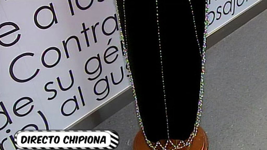 La biografía de la cantante, escrita en una inmesa pared