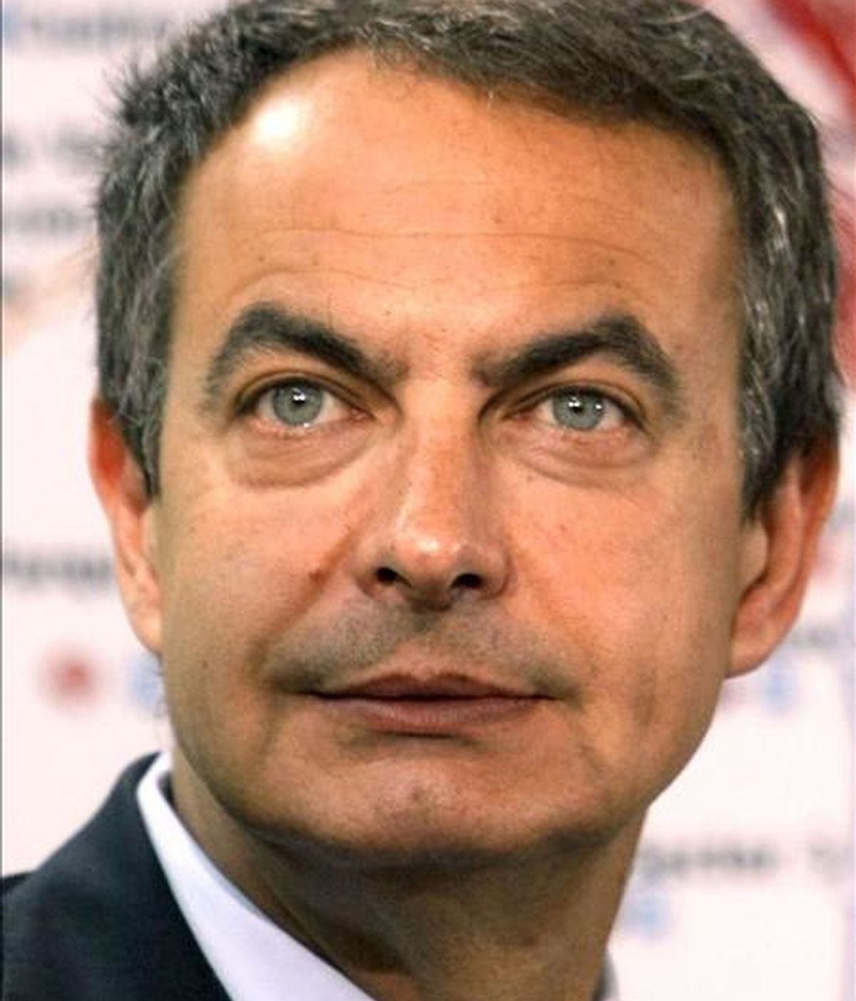El presidente del Gobierno, José Luis Rodríguez Zapatero, insistió hoy en la necesidad de que la economía española cuente en estos momentos con "grandes palancas de progreso y grandes plataformas de inversión pública" que le ayuden a salir de la crisis. EFE