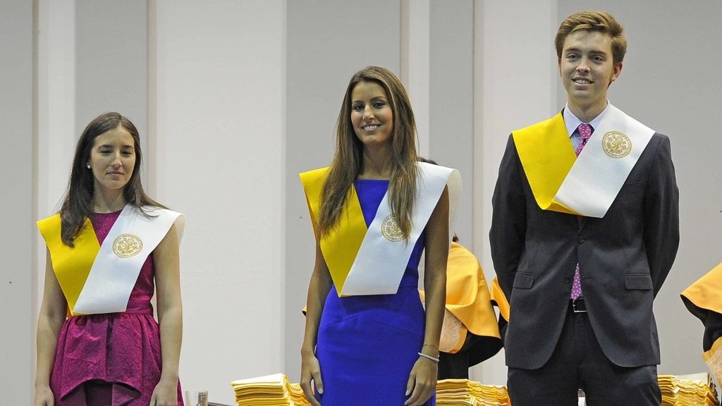 Isabel Preysler, centro de todas las miradas en la segunda graduación de Ana Boyer