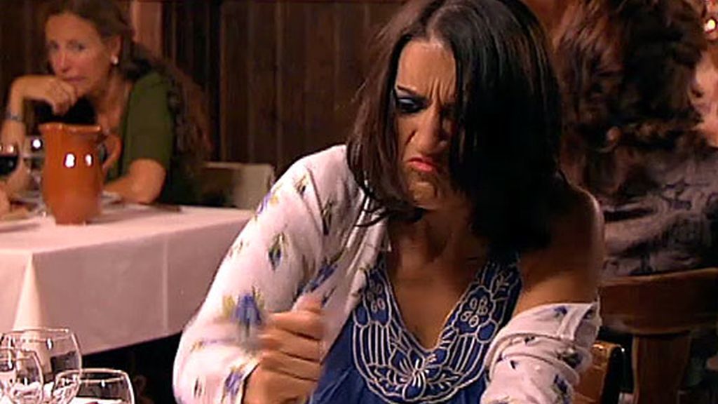 La hermana loca de Recio quiere casarse con Amador