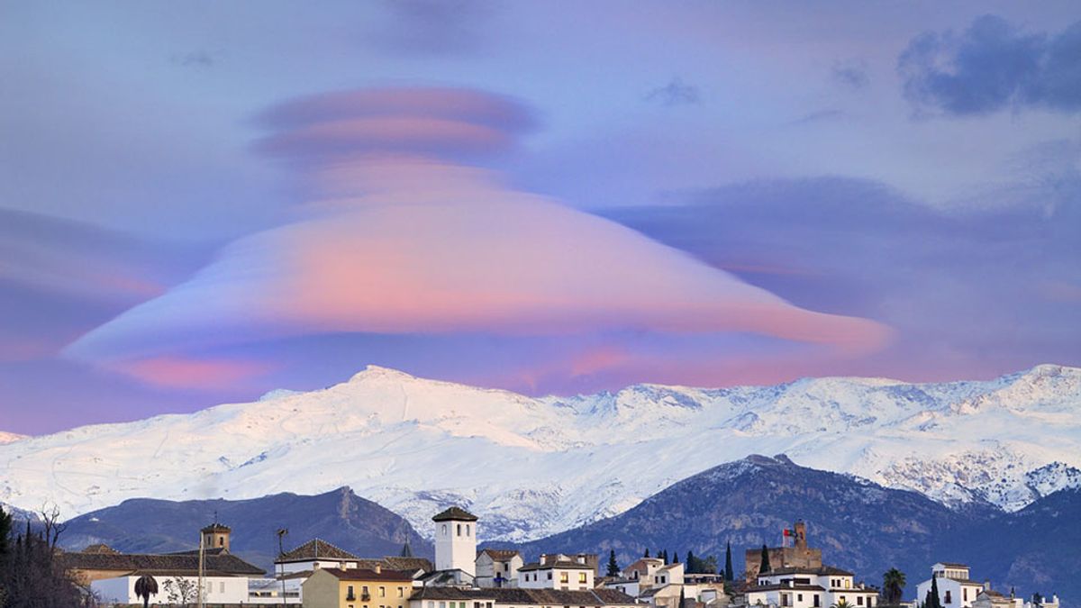 Nube lenticular sobre el pico Veleta, 'La Fotografía Astronómica del Día'