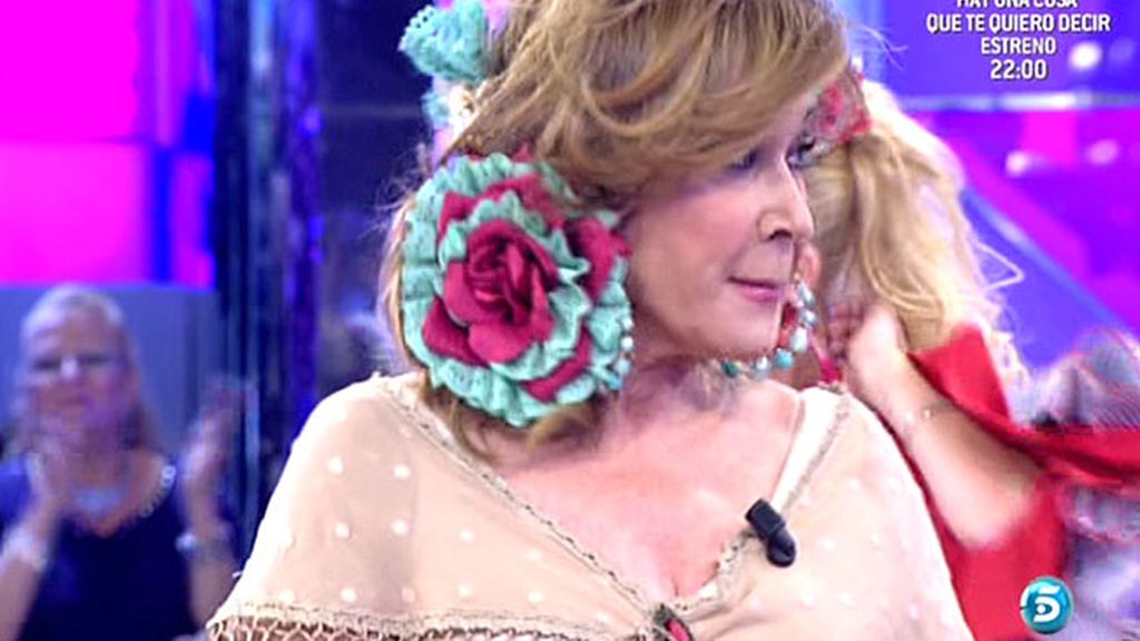 Aperitivos, trajes de sevillanas y abanicos para todos