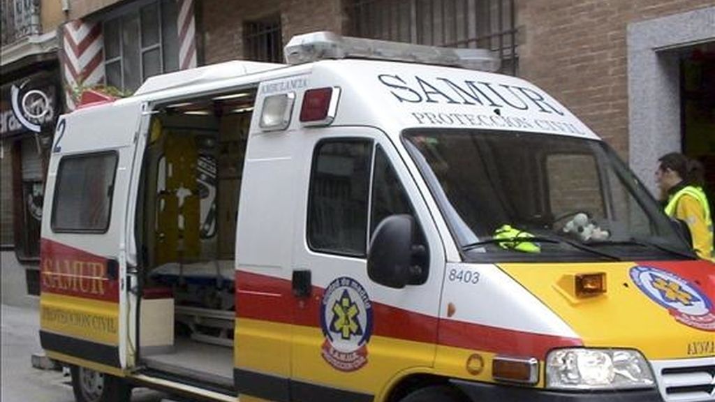 Un menor de unos 10 años ha muerto y tres personas más han resultado heridas en un atropello múltiple que se ha producido en el barrio de Navas de Barcelona, cuando un turismo ha embestido a un grupo de personas que se encontraban en una isla peatonal en el centro de la avenida Meridiana. EFE/Archivo