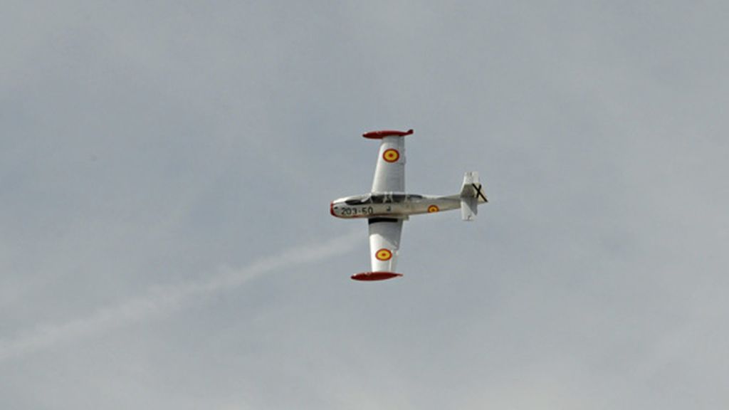 La avioneta durante la exhibición en Cuatro Vientos