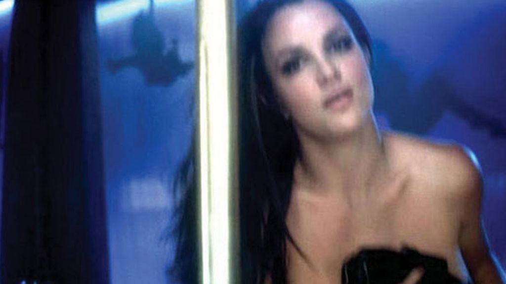 Britney, en topless