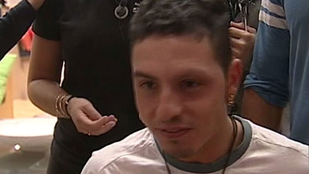 Toscano se depila una ceja
