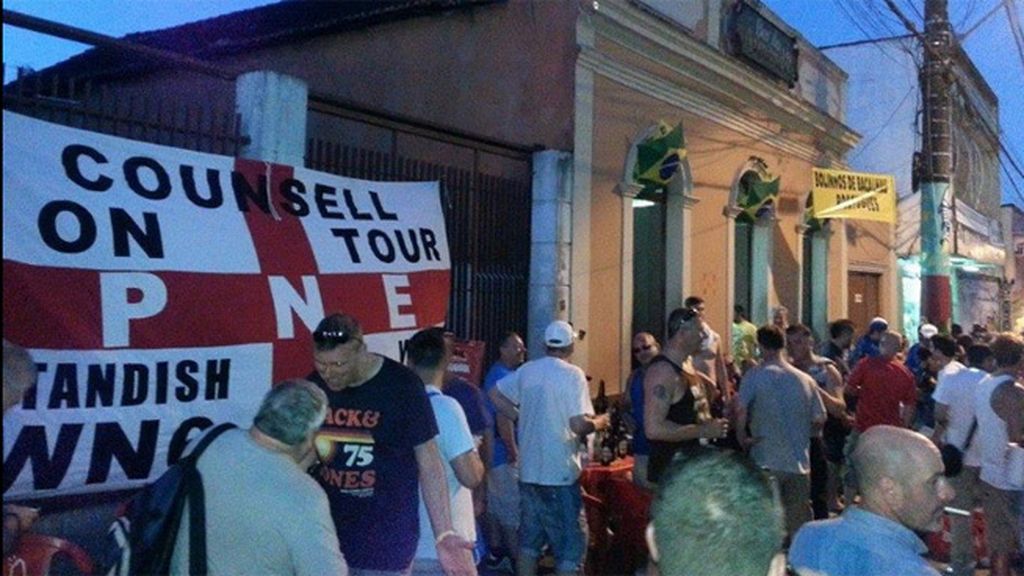 Si hay algo que les gusta a los ingleses es beber en la calle