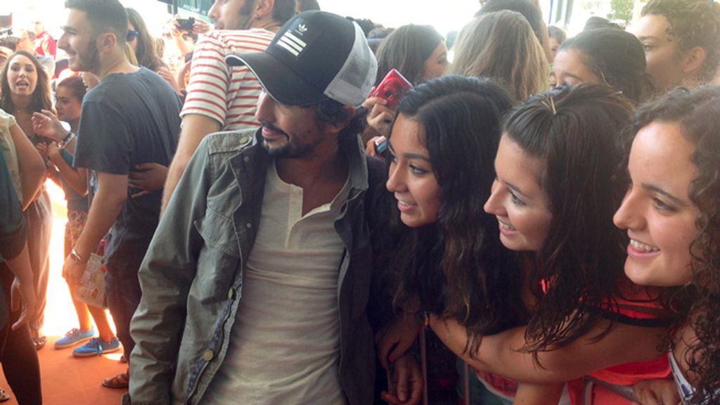 Locura absoluta a la llegada a Vitoria