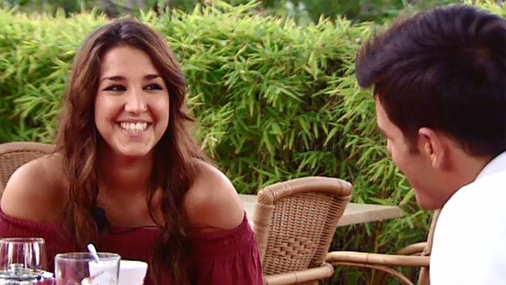 Jenny se 'desnuda' ante Lukas