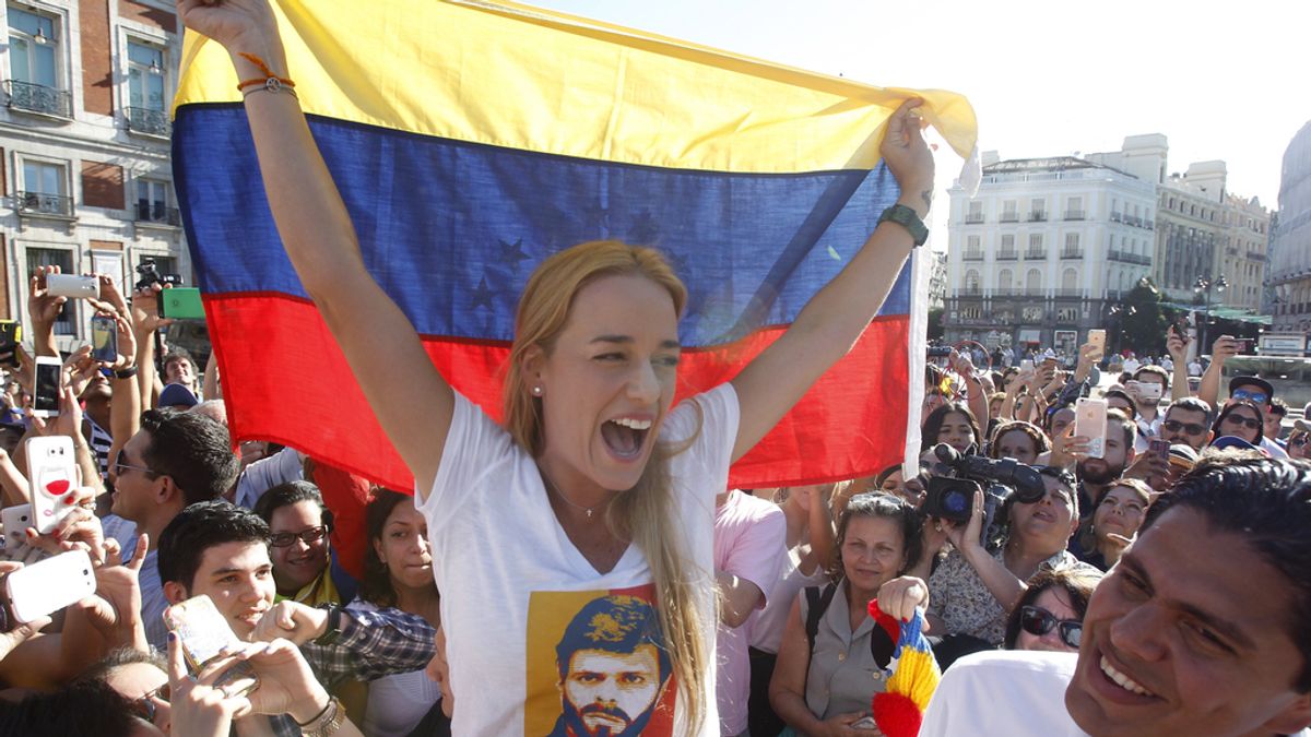 Lilian Tintori en un acto de recogida de medicamentos para Venezuela