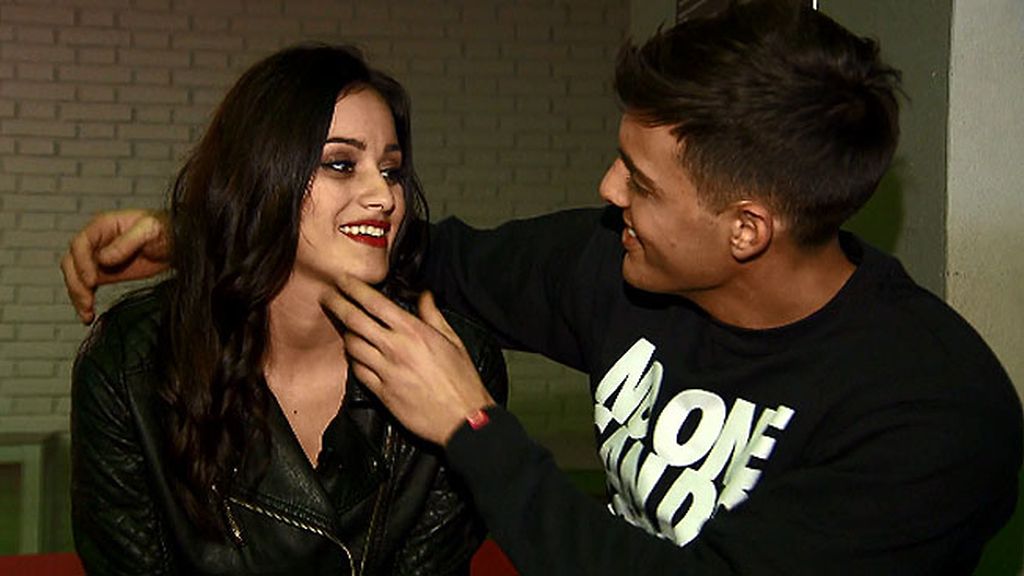 A Lukas le gustan mucho los labios de Yessica