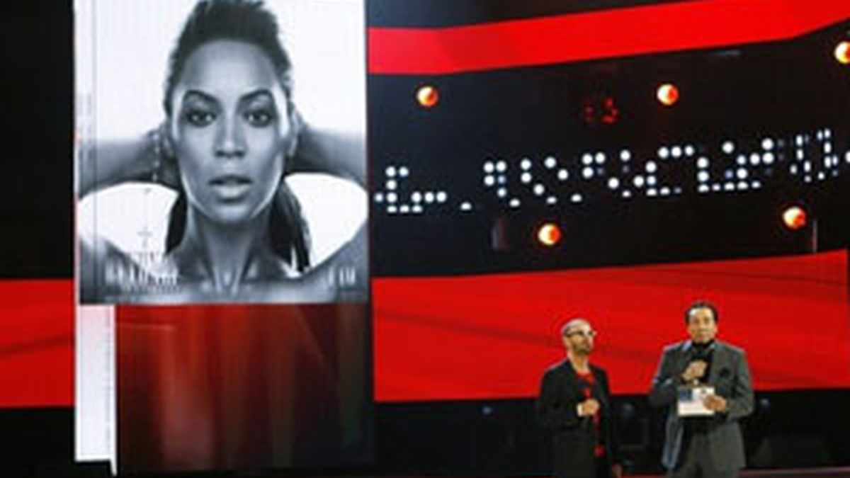 Ringo Starr y Smokey Robinson anuncian la candidatura de Beyoncé al disco del año. Foto: Reuters