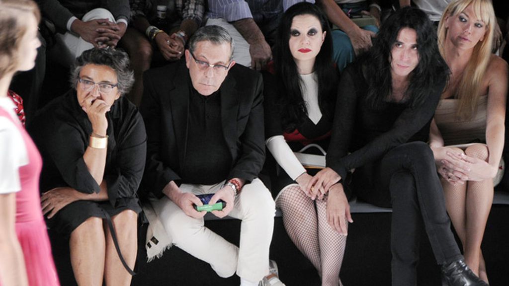 El front row siguió con admiración toda la colección